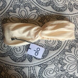 Alo yoga french vanilla headband